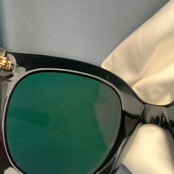Authentic GUCCI sunglasses for women - Picture 7 of 15